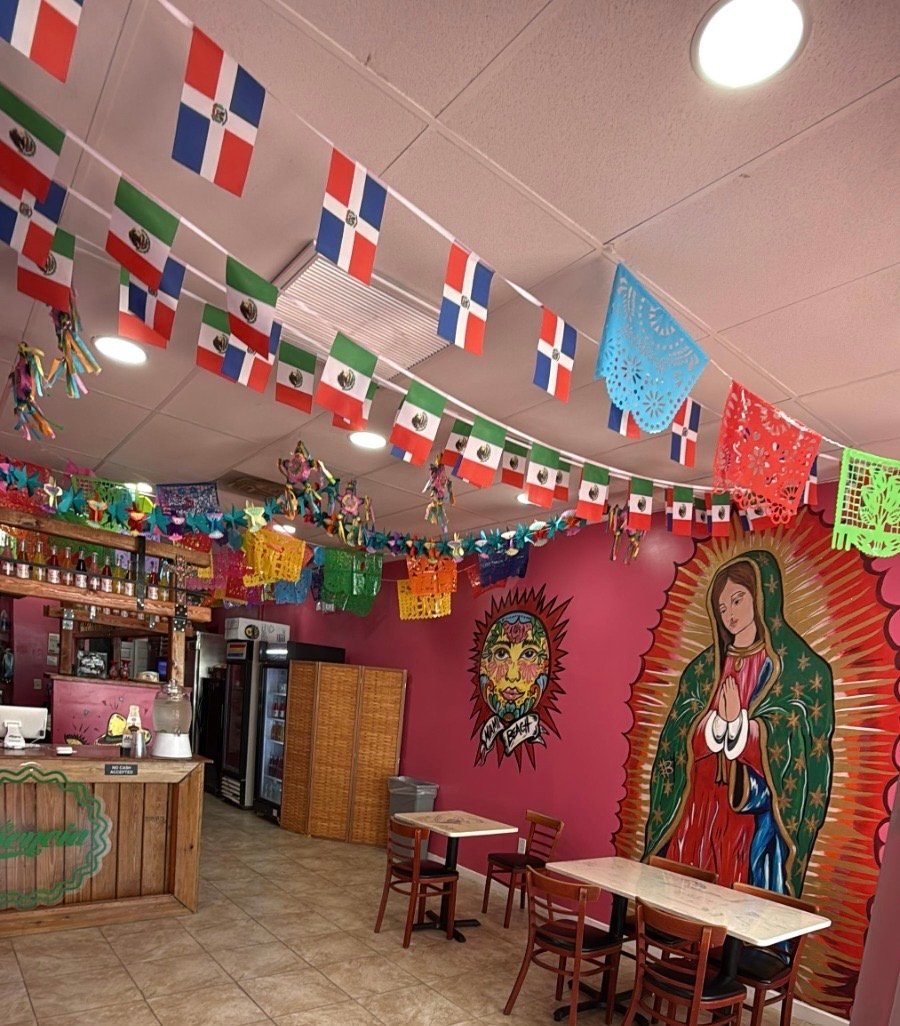 Cantante urbano, “R1 La Esencia” lleva el sabor Domi-Mex a Miami con su 2do restaurante