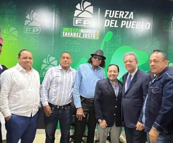 Roy Acosta se integra a la Fuerza del Pueblo junto a su equipo político