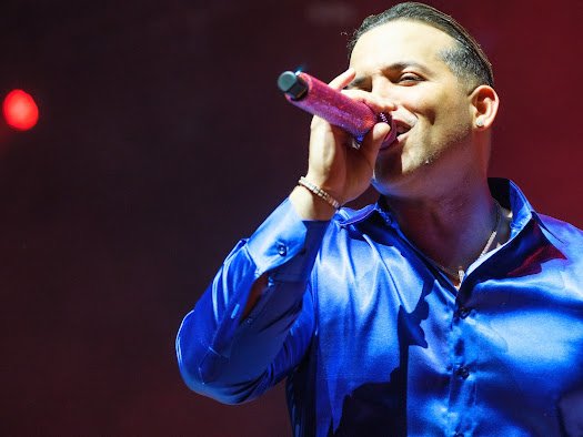 Blachy estrena su nuevo tema musical “Hola qué tal” y anuncia su gira por Europa