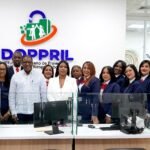 La acción es parte de su plan de expansión nacional.⁣ ⁣ La Romana. – El Instituto Dominicano de Prevención y Protección de Riesgos Laborales (IDOPPRIL) reinauguró su oficina provincial en La Romana, tras un proceso de remozamiento y modernización de sus instalaciones.⁣⁣ ⁣⁣ La medida es parte del plan de expansión institucional aprobado por el Consejo Directivo del IDOPPRIL, presidido por el ministro de Trabajo, Eddy Olivares.⁣⁣ ⁣⁣ Durante el acto, el director ejecutivo del órgano segurador, doctor Agustín Burgos, destacó la importancia de fortalecer la presencia institucional en la región este del país.⁣⁣ ⁣⁣ “Nuestro objetivo es estar cada vez más cerca de los trabajadores, ofreciéndoles un servicio ágil, respetuoso y de calidad, que responda eficazmente a sus derechos y necesidades en materia de prevención y protección de riesgos laborales”, afirmó Burgos.⁣⁣ ⁣⁣ El funcionario informó que, en lo que va de año, la oficina de La Romana ha procesado más de RD$27 millones 695 mil 062.00 en subsidios y RD$38 millones 815 mil 831.12 en gastos médicos autorizados. "Esto refleja el impacto directo de la institución en la calidad de vida de los afiliados y sus familias", resaltó.⁣⁣ ⁣⁣ Actualmente, en La Romana existen 47,680 empleos y 46,439 empleados registrados. Esto posiciona a la provincia como la segunda con mayor porcentaje de casos reportados en la zona este, según datos institucionales.⁣⁣ ⁣⁣ La oficina provincial de La Romana está en una ubicación privilegiada, en la avenida Santa Rosa número 72, Plaza Zorry, en el corazón de la ciudad. Este espacio, totalmente renovado y equipado, ha sido concebido para ofrecer un entorno cómodo, moderno y eficiente, que facilite el acceso de los usuarios a los servicios institucionales.⁣⁣ ⁣⁣ En dicha instalación se ofrecerán atenciones claves como: registro de accidentes laborales y enfermedades profesionales, entrega de subsidios por incapacidad médica, gestión de autorizaciones médicas, orientación personalizada y otros trámites vinculados al Seguro de Riesgos Laborales.⁣⁣ ⁣⁣ Esta apertura forma parte de los esfuerzos continuos del IDOPPRIL por fortalecer su red nacional de atención, acercar los servicios a sus afiliados y garantizar una respuesta efectiva, digna y oportuna ante cualquier eventualidad relacionada con los riesgos laborales.