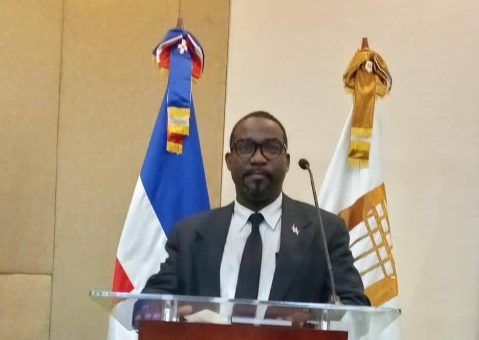 El catedrático, investigador y escritor Henry Valdez realiza estudio sobre el sur profundo