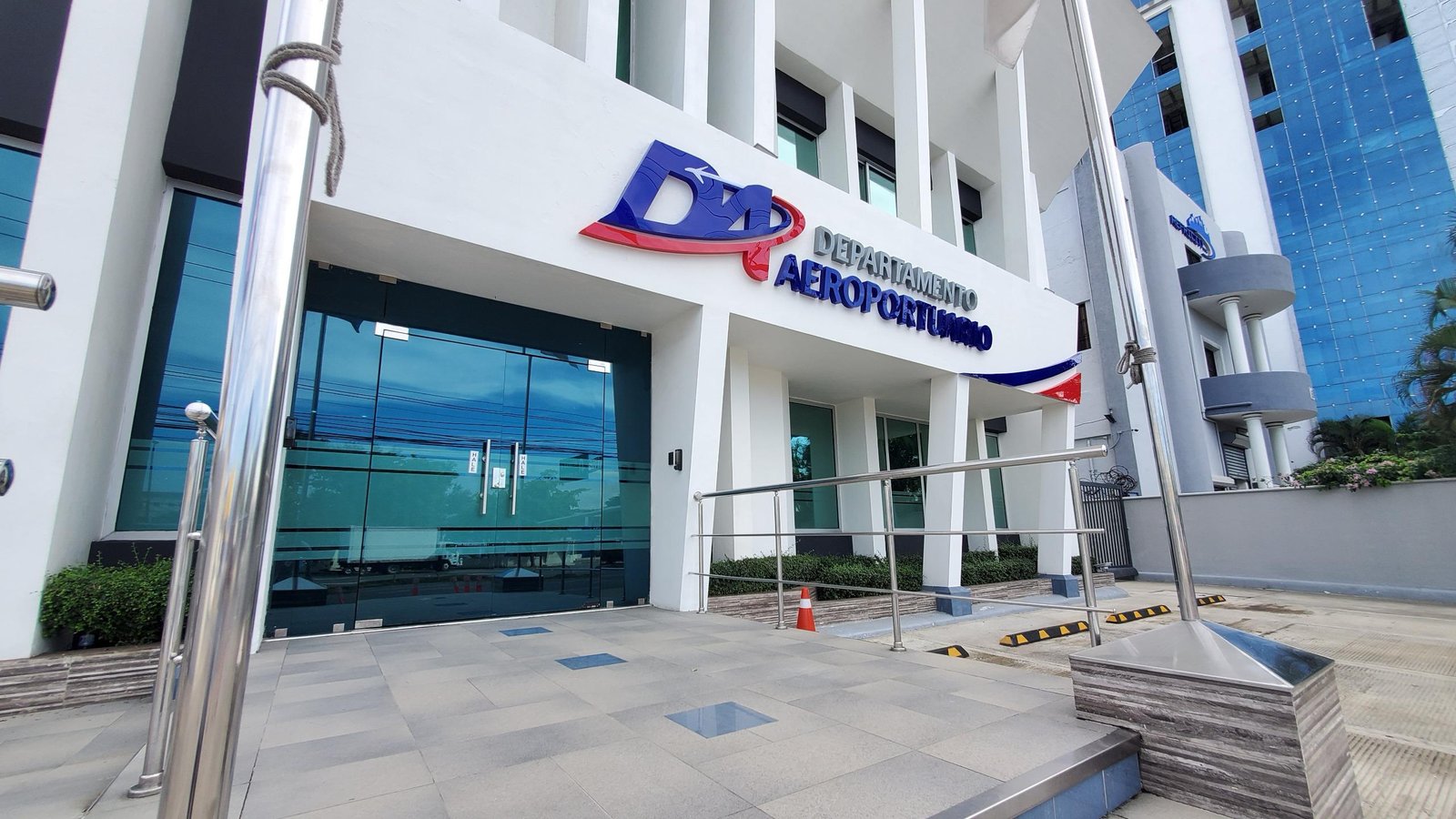 Comisión Aeroportuaria conoce informe sobre fallo eléctrico en AILA y ordena a AERODOM al pago de US$ 5 millones de dólares