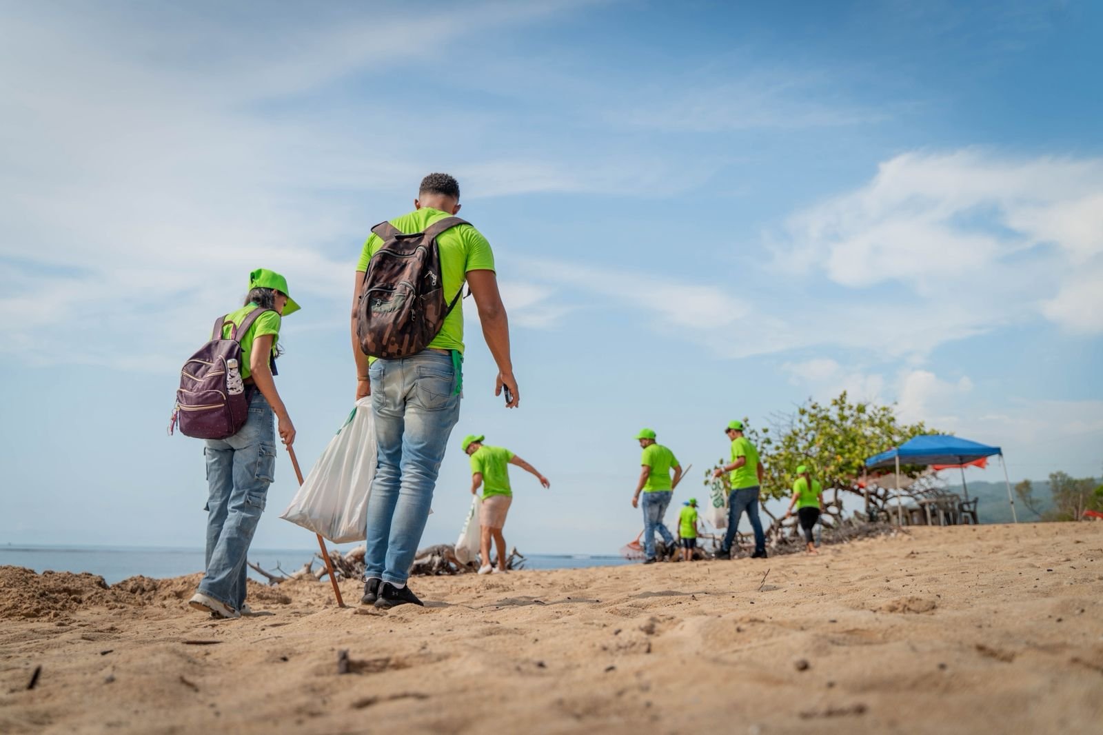 Prioriza RD realiza jornada de limpieza en Playa La Caobita en Azua