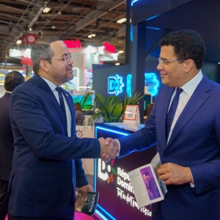 Revista TURISMAG se lanza en París para promover el turismo dominicano