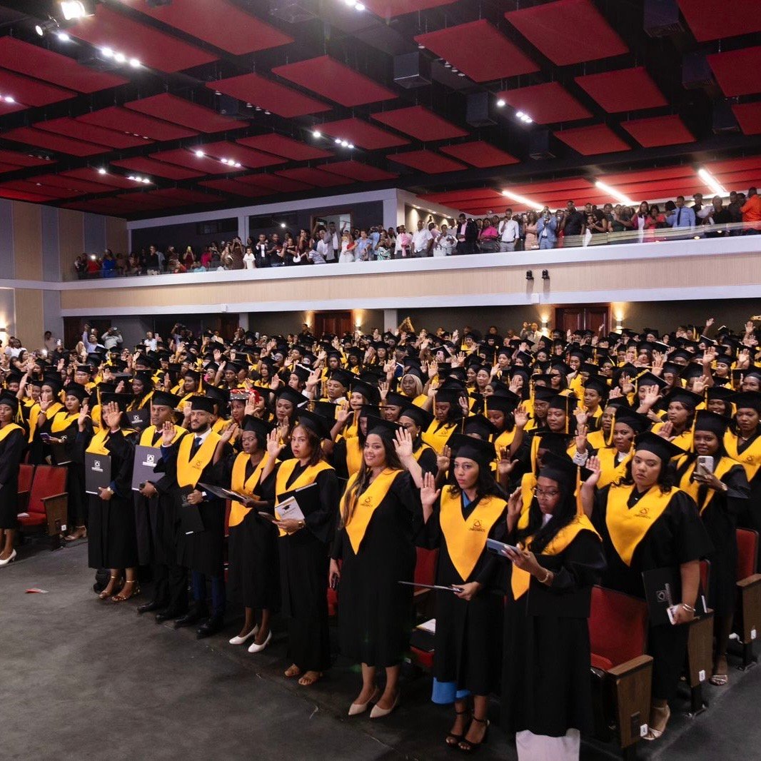 UNIREMHOS gradúa 540 profesionales de grado y postgrado