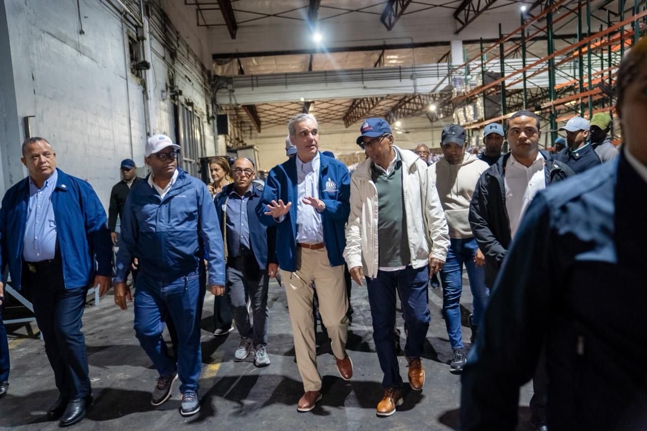 Presidente Abinader realiza recorrido por las instalaciones de la Dirección de Asistencia Social y Alimentación Comunitaria (DASAC)
