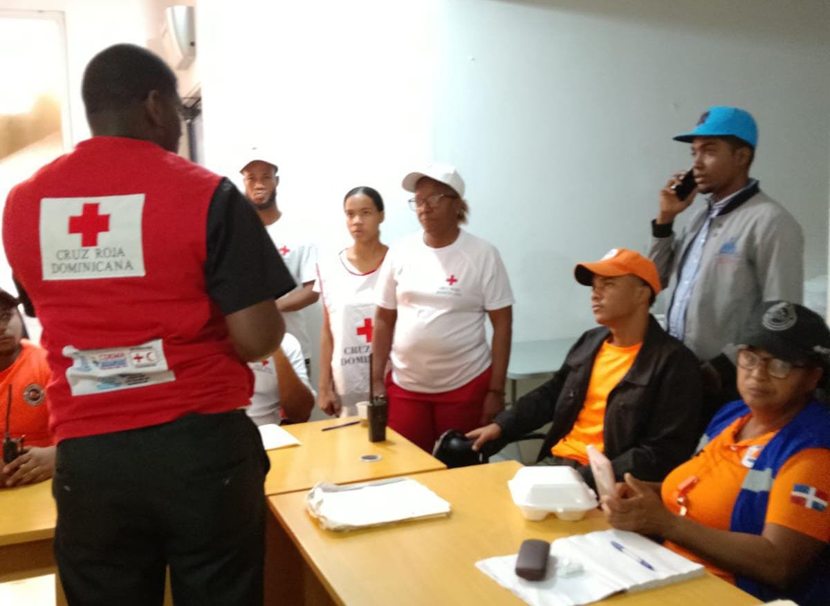 Cruz Roja Dominicana, filial Herrera, refuerza labores humanitarias tras desbordamiento cañada de  Guajimía