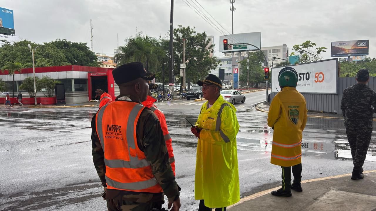 DIGESETT, MOPC y los Ayuntamientos supervisan condiciones de las vías durante paso de la tormenta Melissa