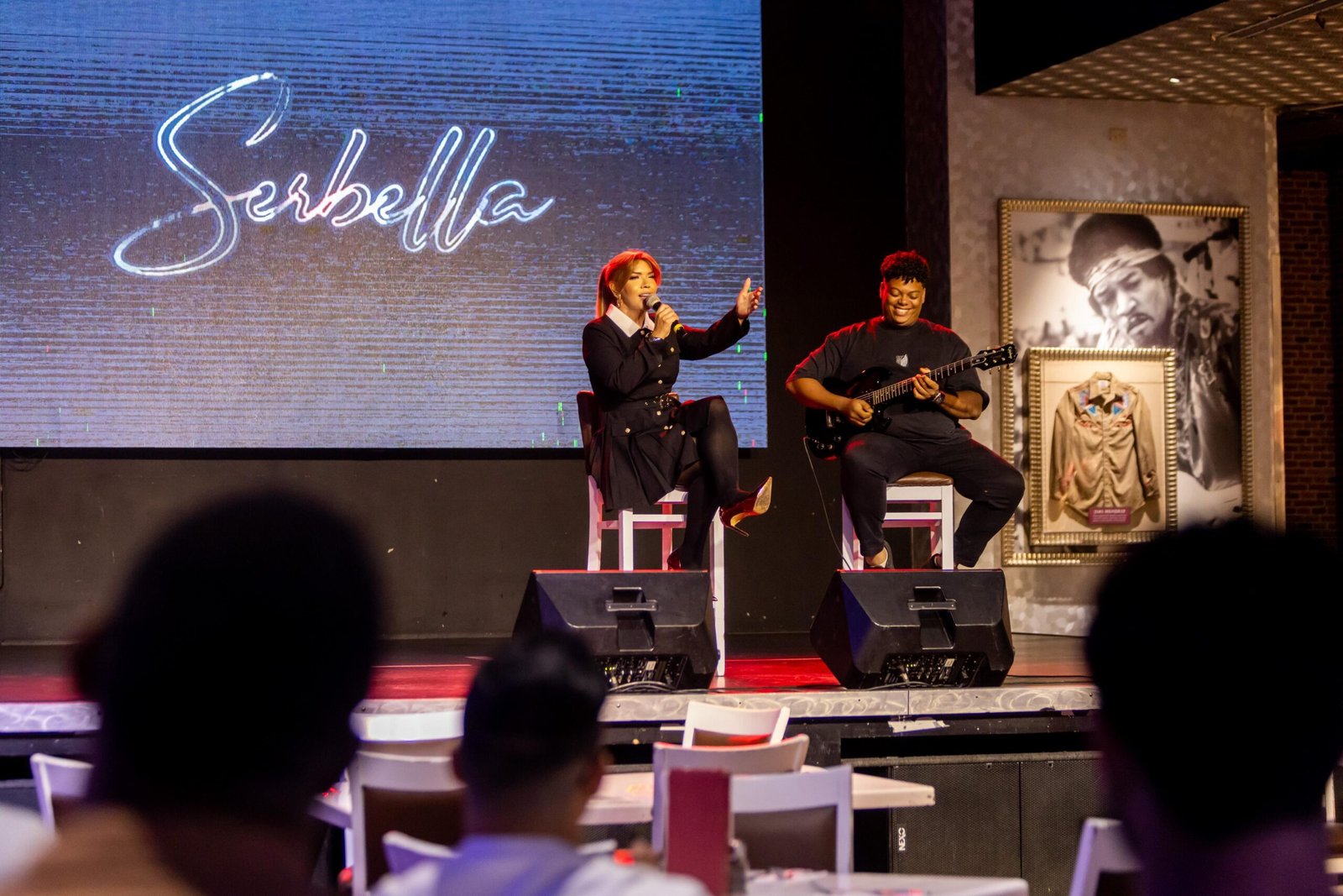 Serbella presenta con gran éxito sus nuevas bachatas románticas “Más” y “Sola” en Hard Rock Café Santo Domingo