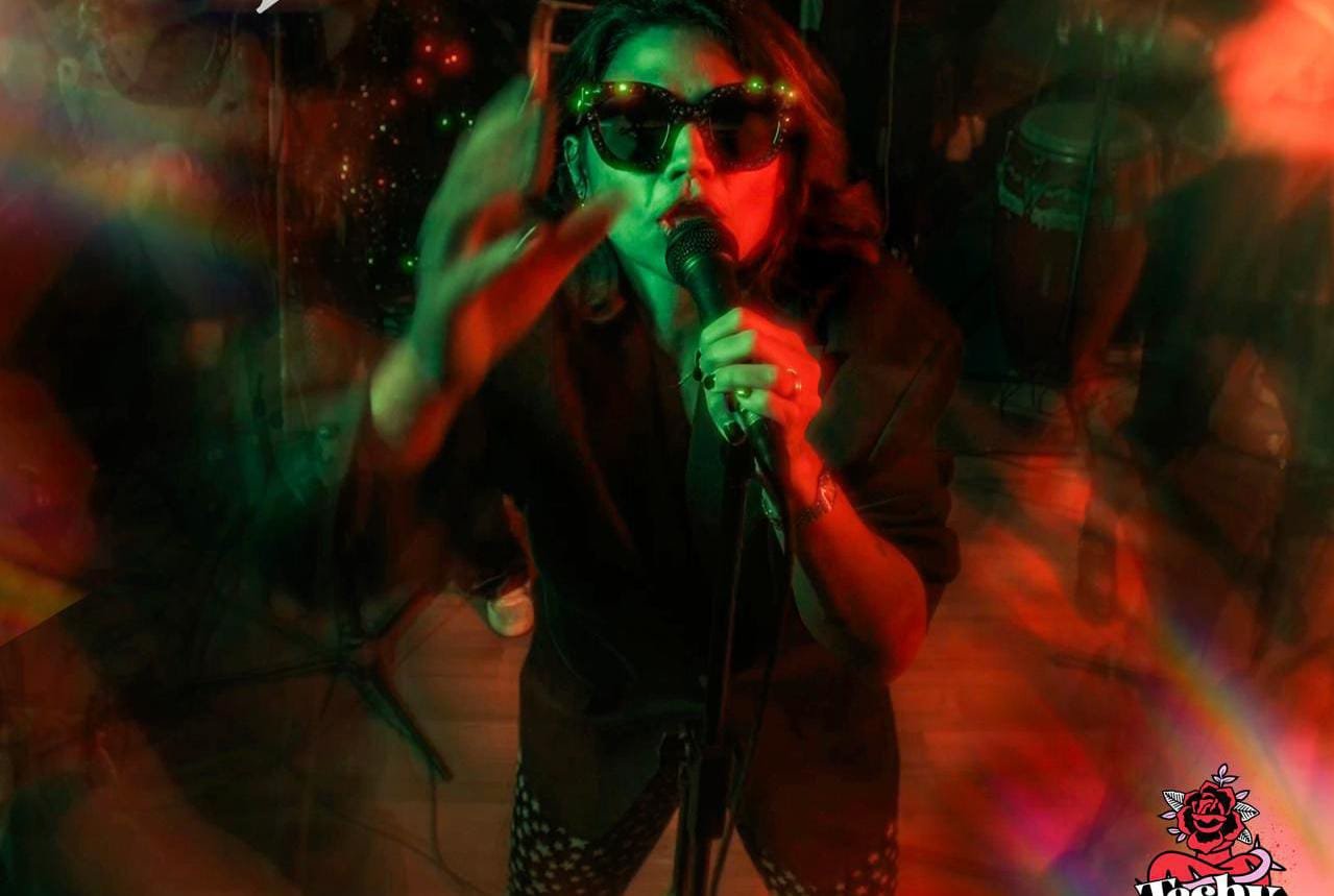 TECHY estrena su lado más cómico con nuevo mambo “Hombre Malo”