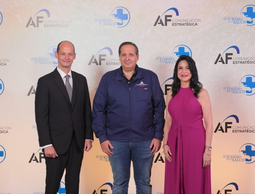 Autoridades y líderes del sector dan apertura al cóctel inaugural del 7mo. Congreso Internacional de Turismo de Salud