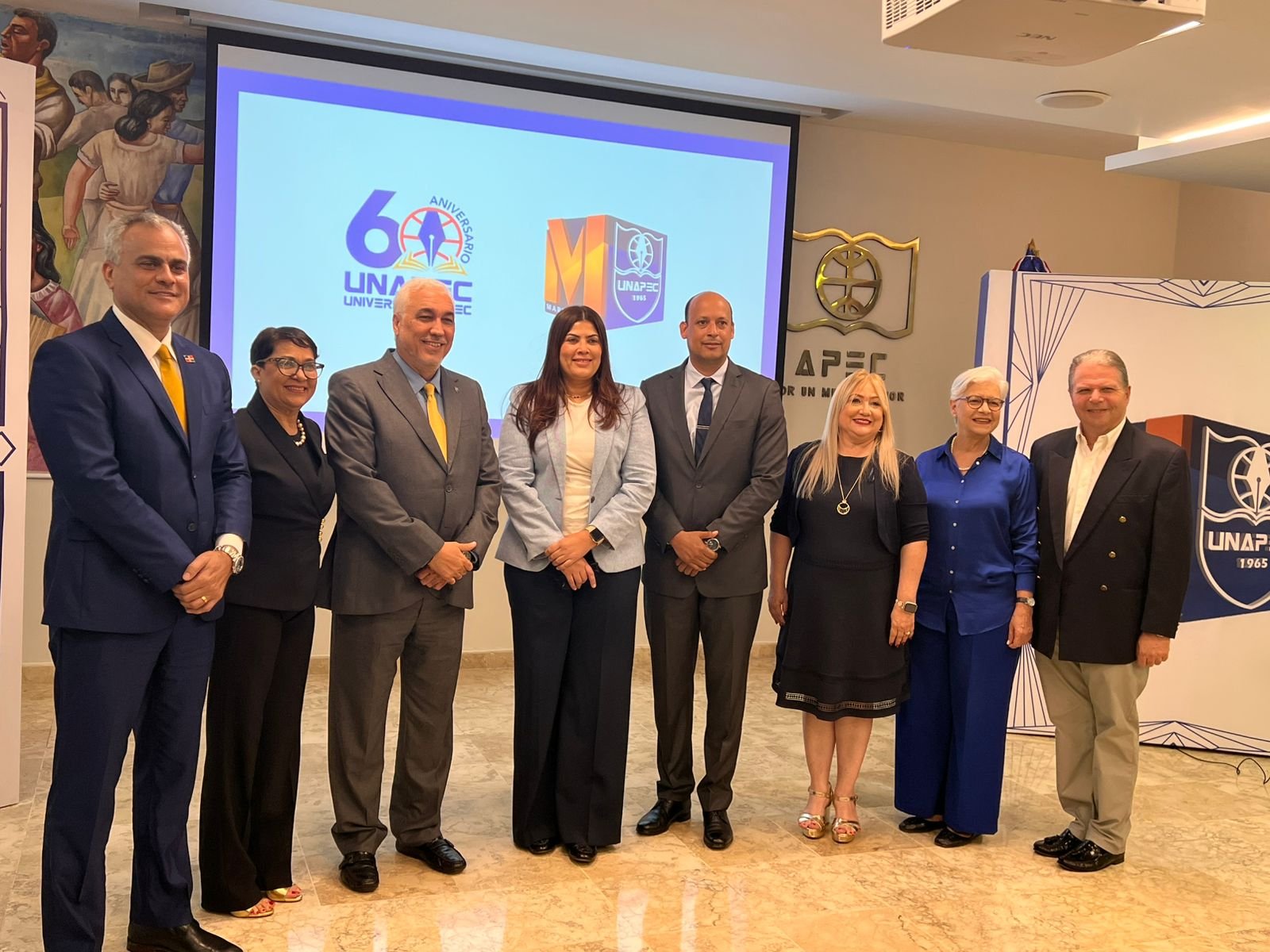 Universidad UNAPEC, reconoce en su 60 aniversario al Embajador Dr. Luis García, por sus encomiables aportes a la academia.