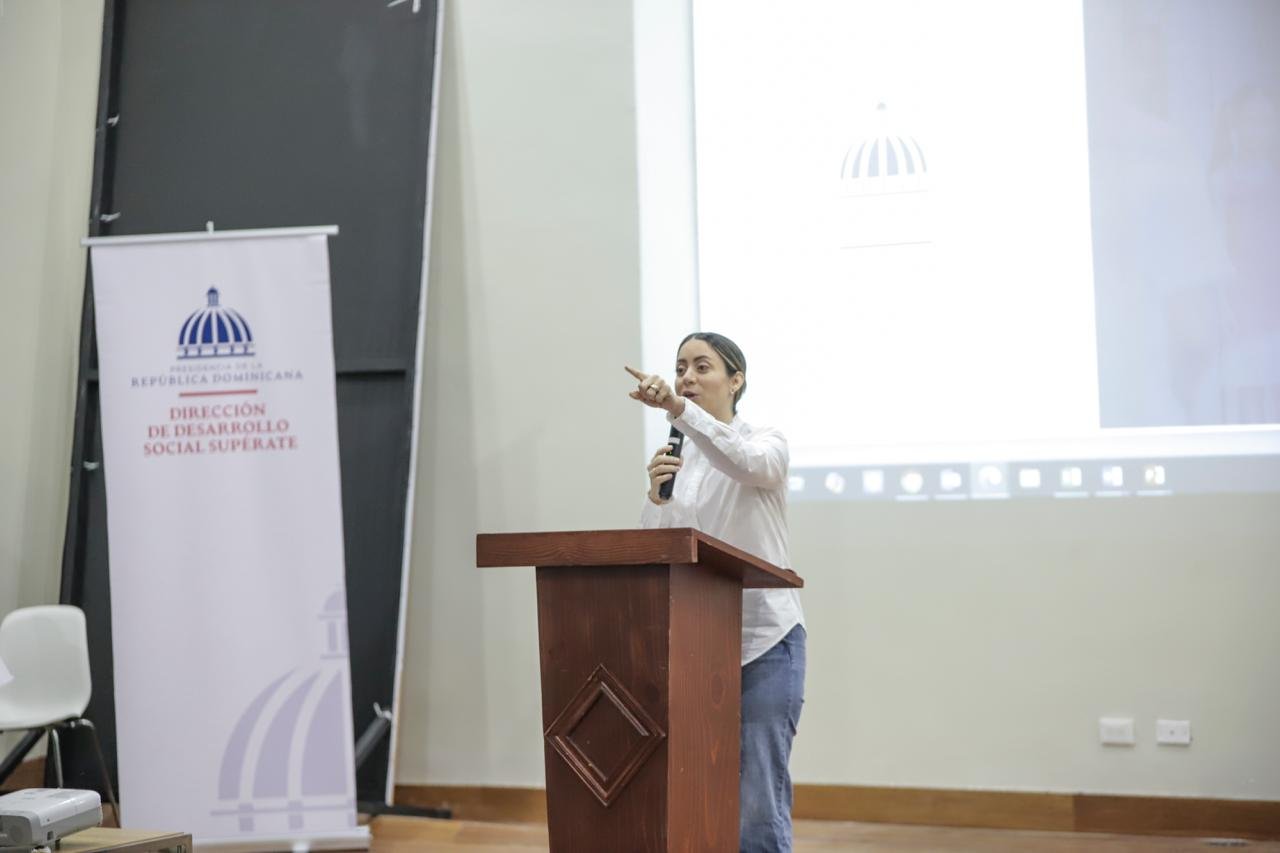 Comunitarios de Azua agradecen al Gobierno la inversión de más de RD$ 5,700.000.000 en 5 años en la provincia