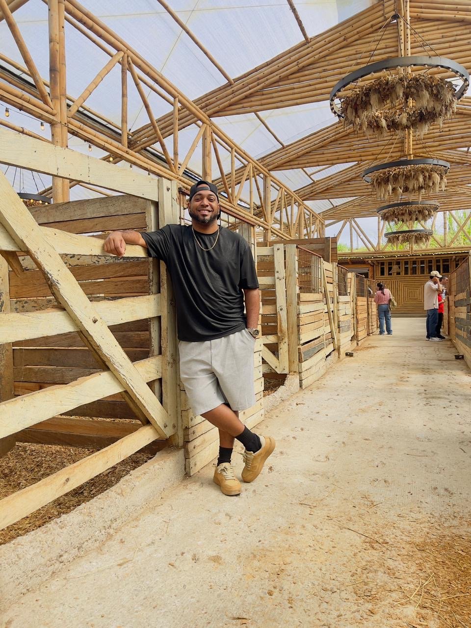 Luigui López fortalece su presencia internacional con nueva ruta de contenido turístico en Medellín y Guatapé