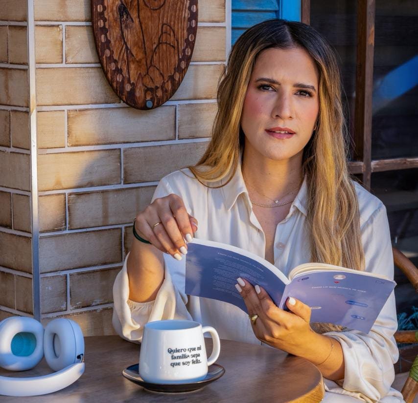 Nathalie Hazim enumera las cosas que añora en silencio en “Y esto, ¿a quién se lo digo?”