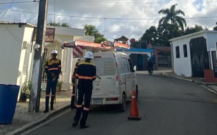 Edeeste desmantela conexión irregular en el Ayuntamiento de El Cedro de Miches y en residencia de la alcaldesa
