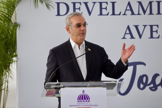 Presidente Luis Abinader encabeza renombramiento de la avenida Ecológica como José Francisco Peña Gómez en Santo Domingo Este