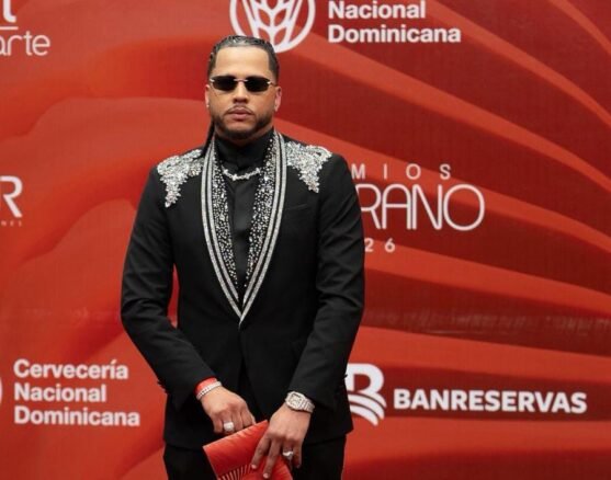 EthanAlexx deslumbra en la alfombra roja de los Premios Soberano 2026 con un estilo propio y auténtico