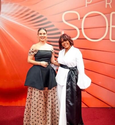 Carolina Almonte deja su sello en los Premios Soberano con propuestas que fusionan alta costura y moda consciente