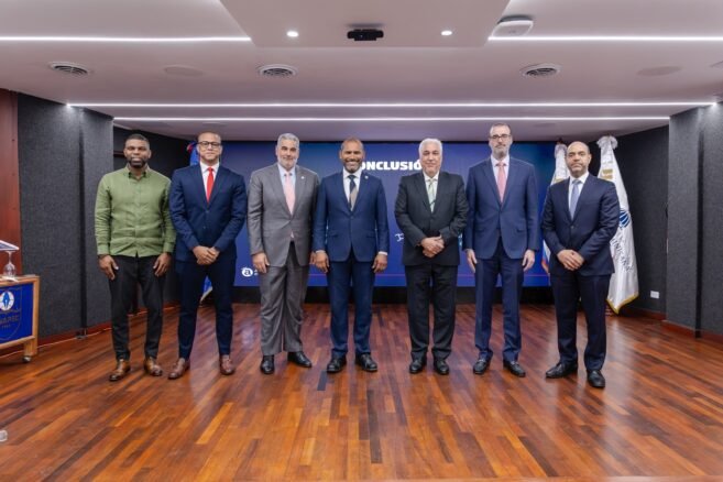 Unapec y Ministerio de Energía y Minas analizan avances y desafíos del sistema eléctrico y minero en República Dominicana