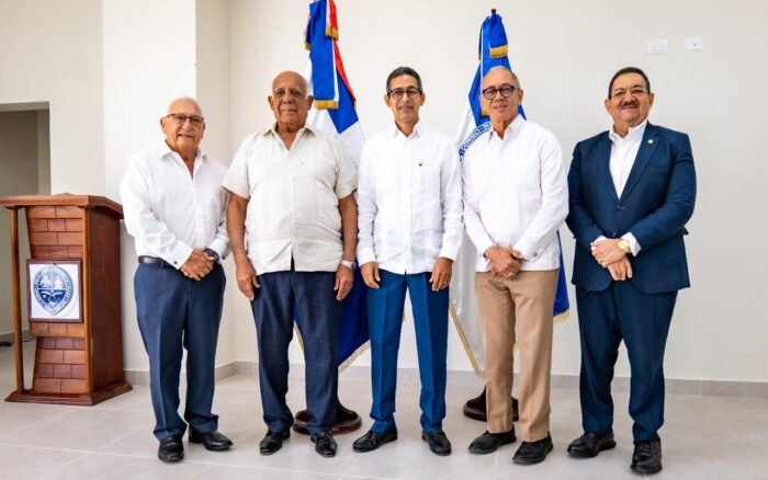 Iván Rondón presentó el libro “RS100”, un homenaje a la memoria y al legado familiar