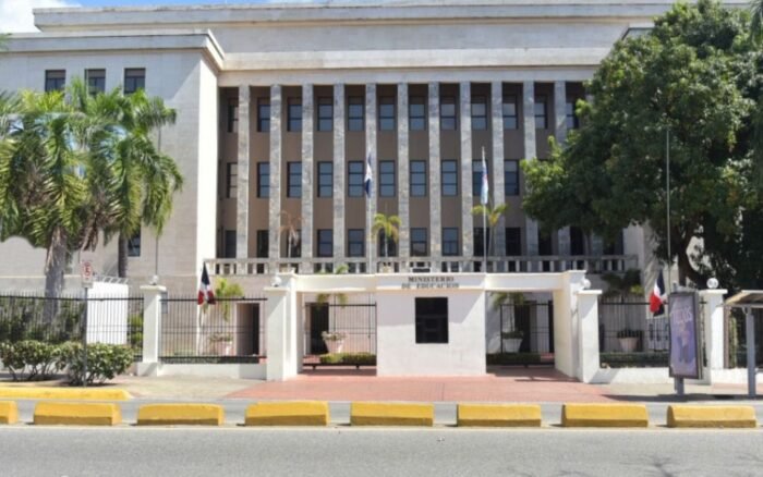 Ministerio de Educación insta a tomar medidas de precaución en zonas vulnerables a inundaciones y suspensión focalizada