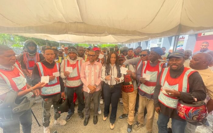 ASDN entrega bonos a motoconchistas por Semana Santa