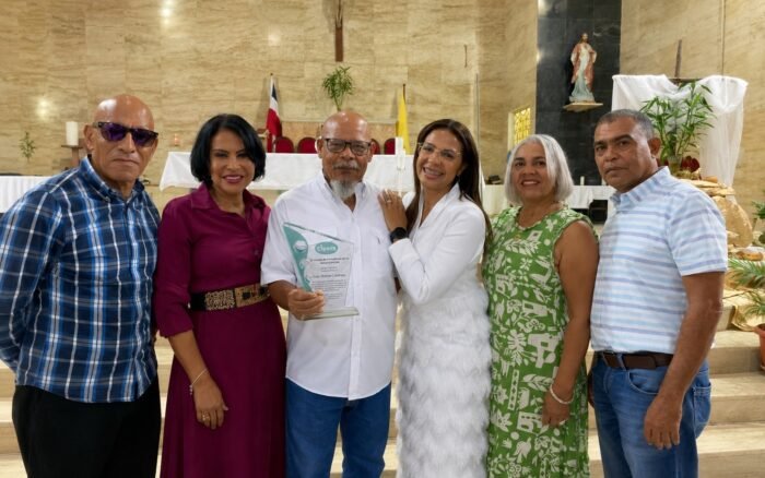 CIPESA reconoce la trayectoria del periodista Luís Moreno Cárdenas por sus aportes al periodismo de salud
