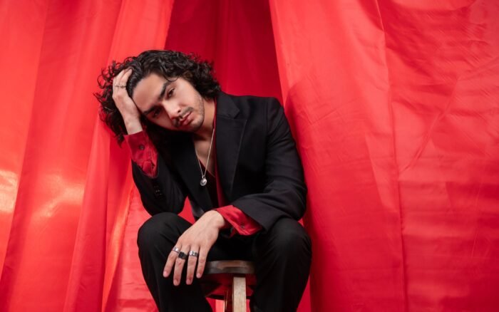 Felipe Cruz presenta “Llamas”, una canción sobre los vínculos que no desaparecen