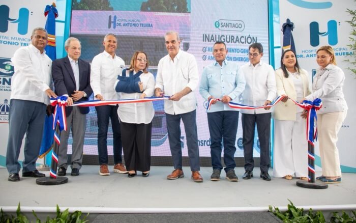 Presidente Abinader entrega el remozado Hospital Periférico Monte Adentro Dr. Antonio Trueba en Santiago.