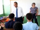 Milton Morrison imparte clases de educación vial a estudiantes de 6to de bachillerato