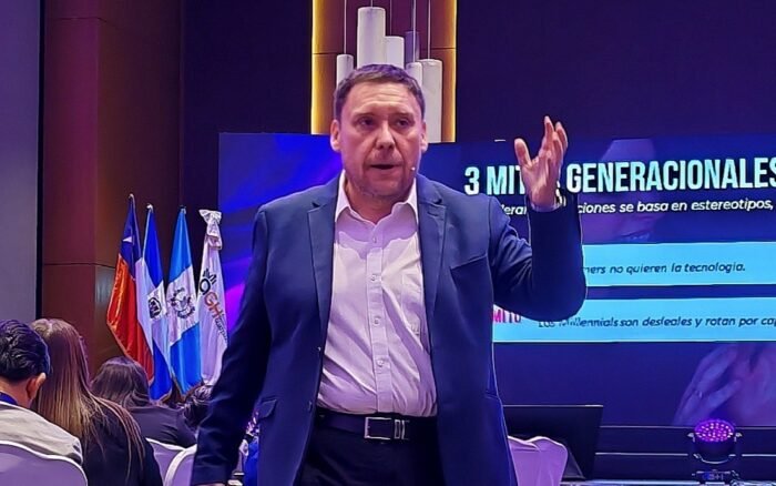 Marcelo Muñoz expuso sobre liderazgo multigeneracional y la nueva Generación IA