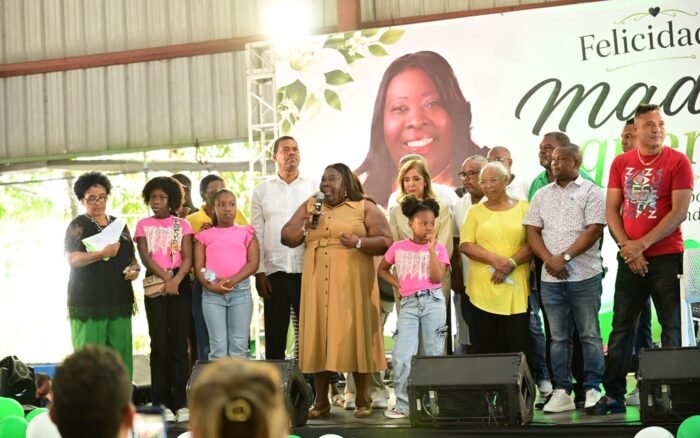Dulce Rojas agasaja a las madres de Santo Domingo Norte con emotiva celebración