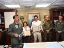 Ministro David Collado y la embajadora Leah Campos realizan visita al portaaviones USS Nimitz